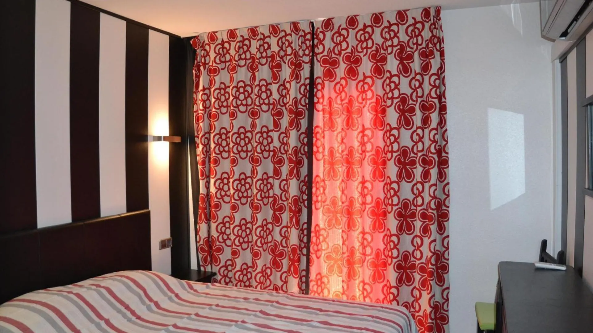 Apartamento En Primera Linea De Playa Con Piscina Y Terraza - L'Estartit - Es-323-26 Apartmán